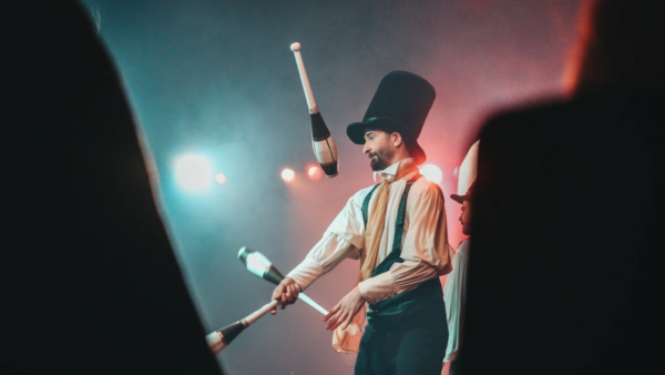 Akrobaatika- ja tsirkusetreening